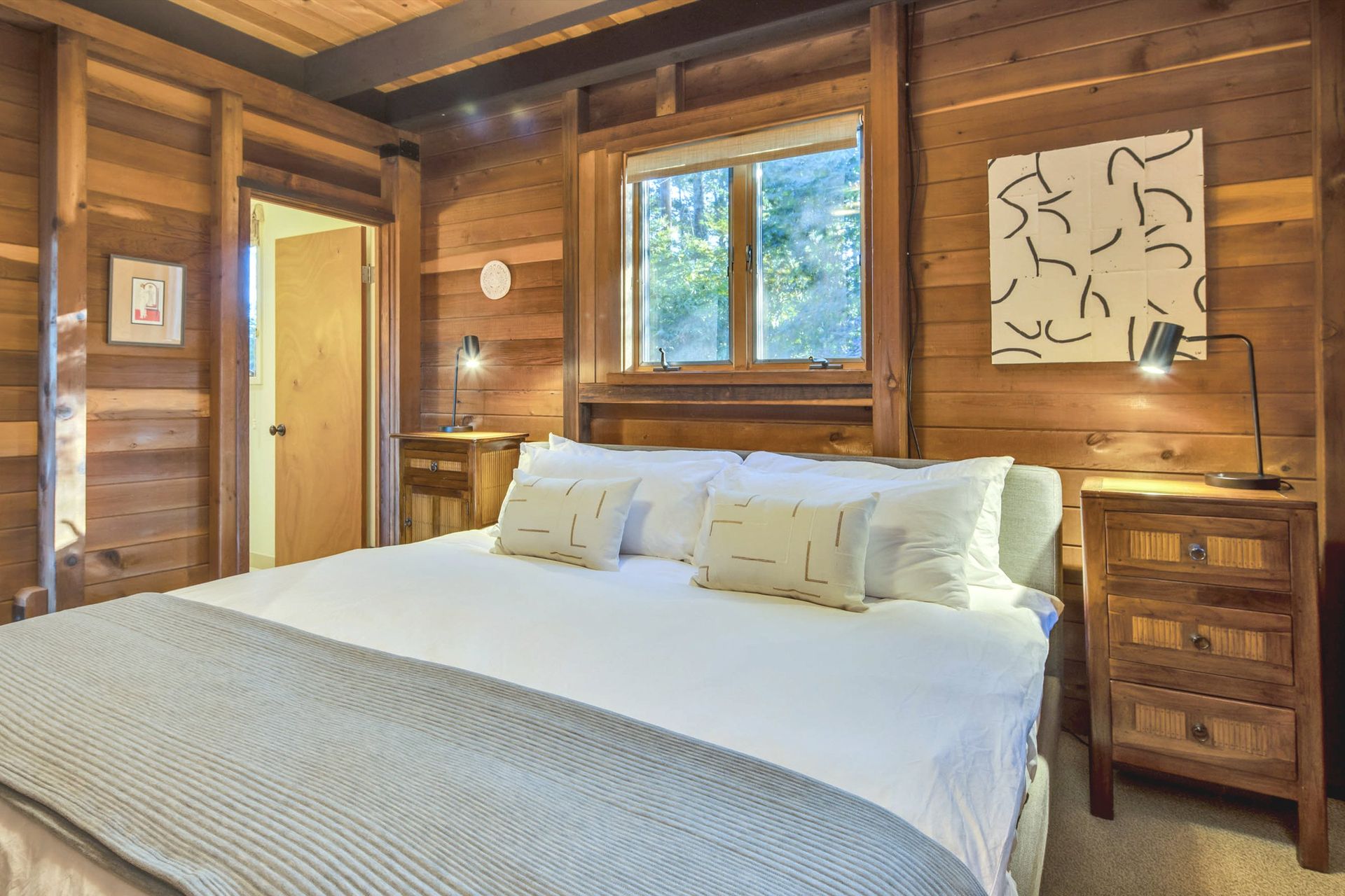 Casa de Lucca king en-suite bedroom