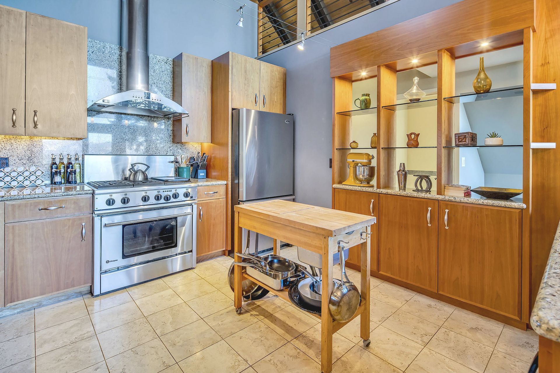 Casa de Lucca kitchen and dining area