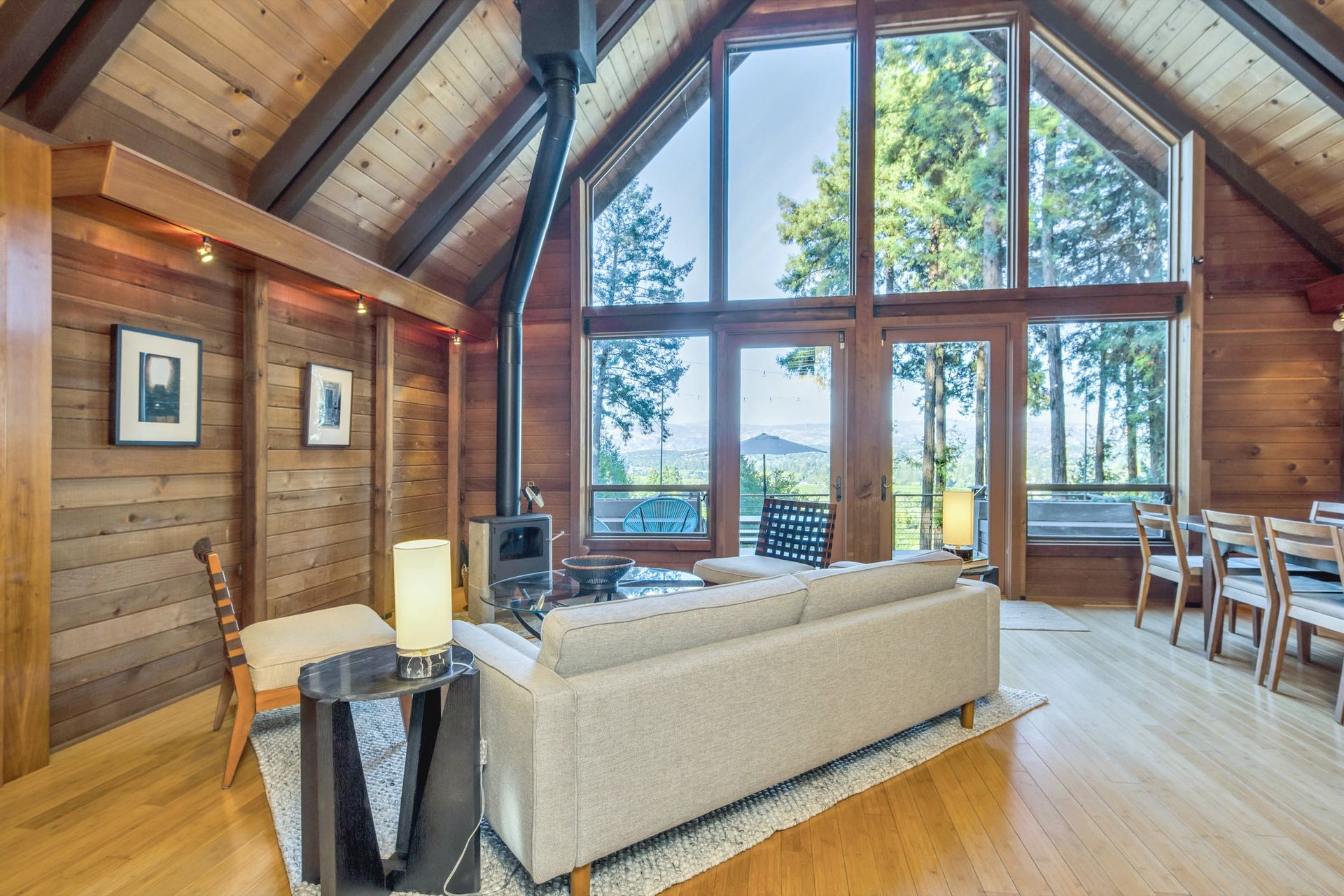 Casa de Lucca open living and kitchen with vaulted ceiling