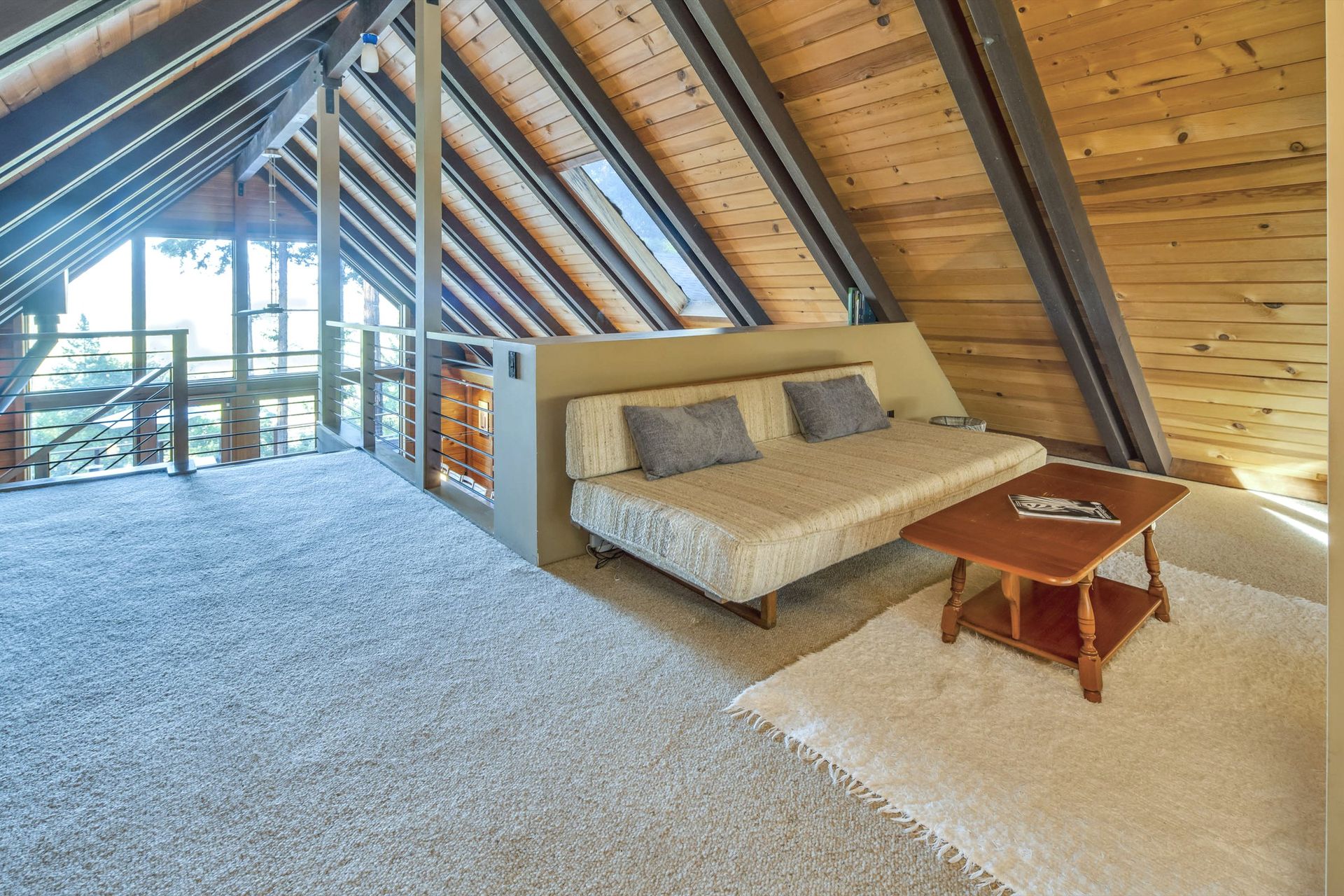 Casa de Lucca loft bedroom