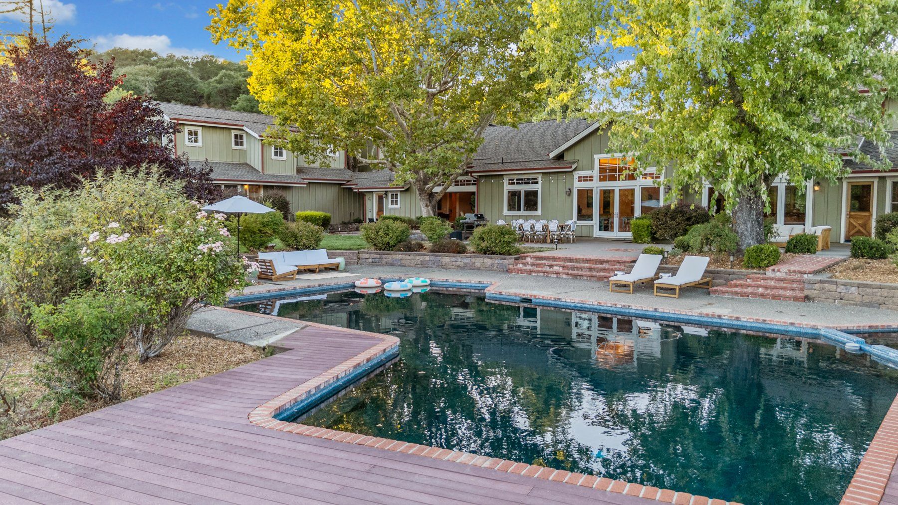 Creekfront 10-acre vineyard estate from above