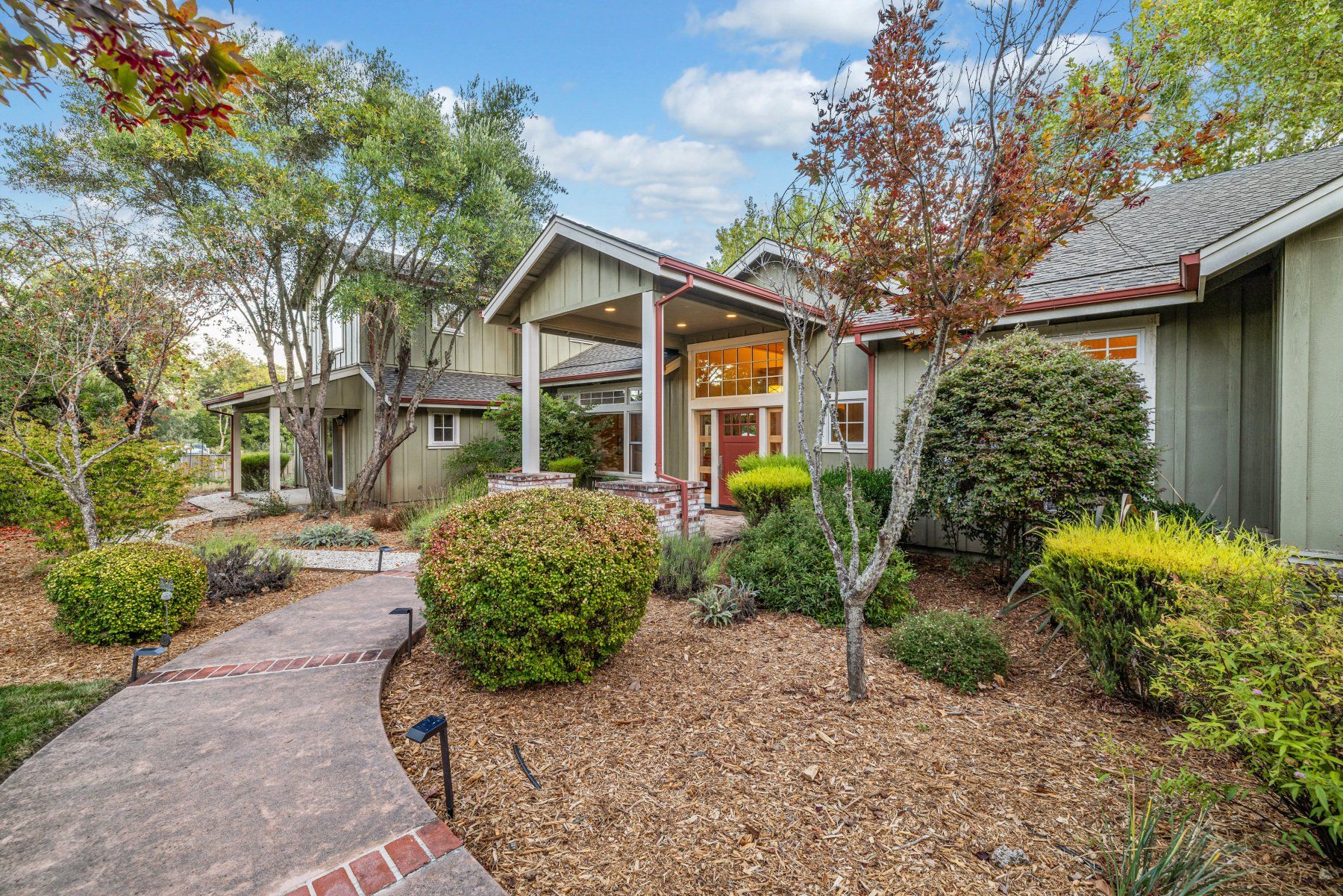 Creekfront vineyard estate front exterior, Healdsburg