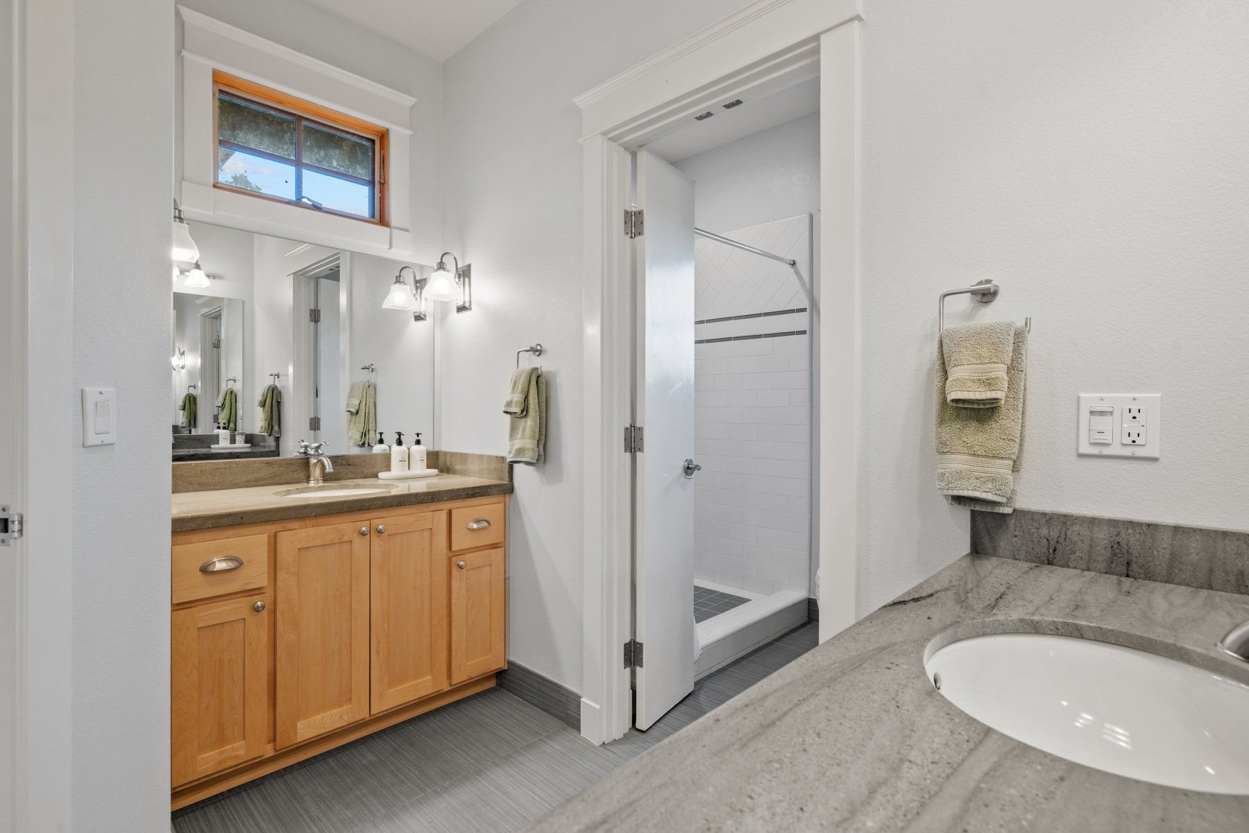 Creekfront upstairs bathroom